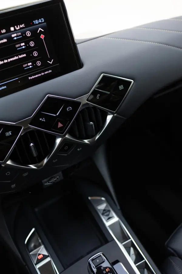 DS DS3 Crossback E-Tense Performance Line 32