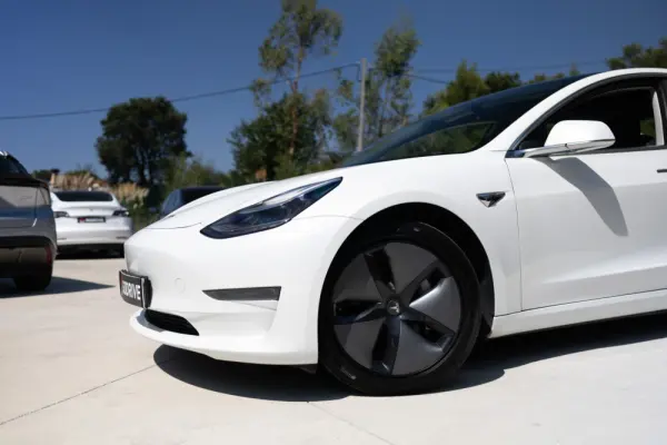 Tesla Model 3 Long-Range Dual Motor AWD 16