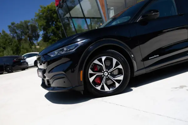 Ford Mustang Mach-E AWD PREMIUM 5