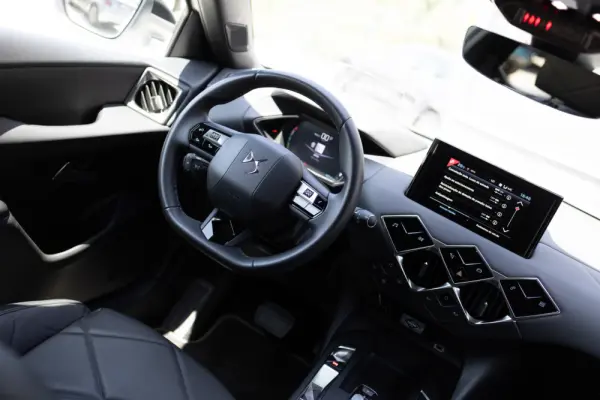 DS DS3 Crossback E-Tense Performance Line 2