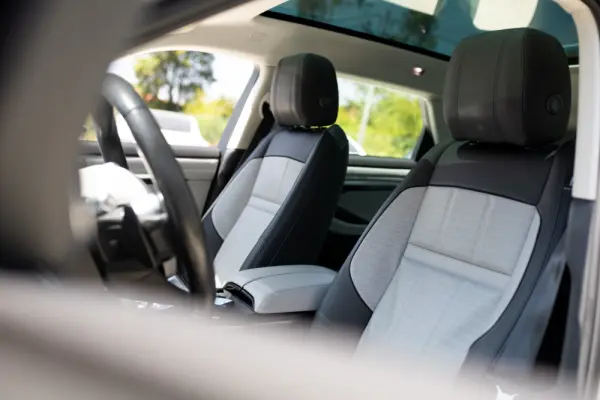 Land Rover Range Rover Evoque P300e R-Dynamic HSE 22