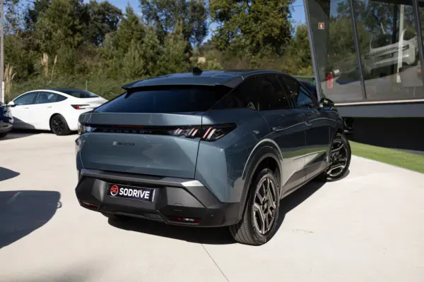 Peugeot E-3008 73 kWh Allure 6