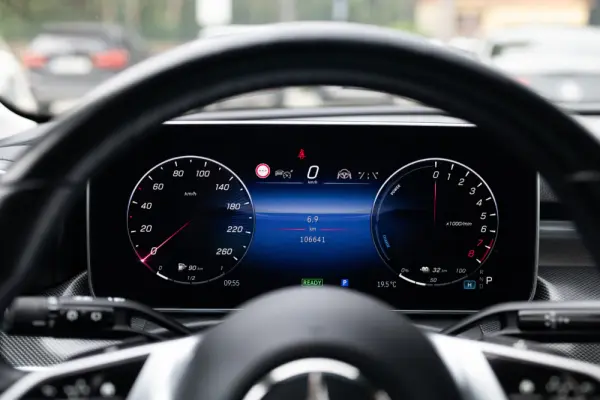 Mercedes-Benz C 300 e Avantgarde 12