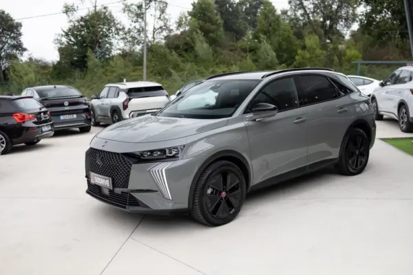 DS DS7 Crossback E-Tense Performance Line EAT8 3