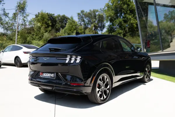Ford Mustang Mach-E AWD PREMIUM 18