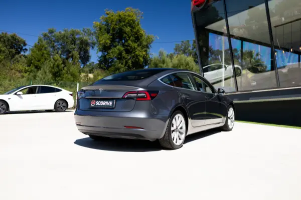 Tesla Model 3 Long-Range Dual Motor AWD 16