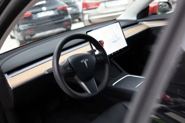 Tesla Model 3 Standard Range Plus RWD 2