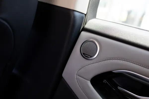 Land Rover Range Rover Evoque P300e R-Dynamic HSE 41