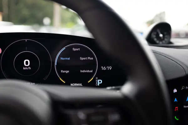 Porsche Taycan Sport Turismo Outro 41