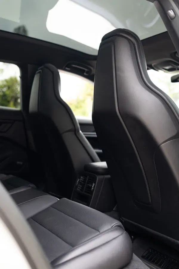 Porsche Taycan Sport Turismo Outro 49
