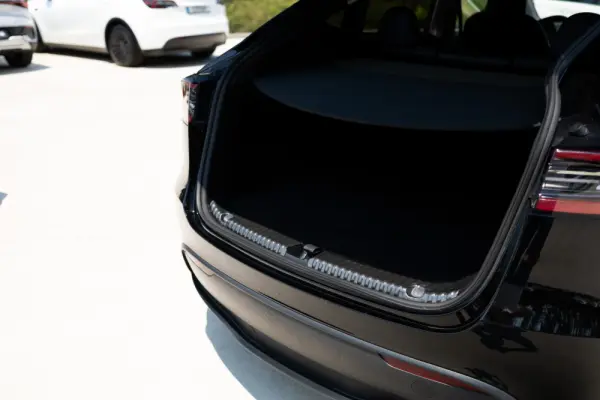 Tesla Model Y Long Range RWD 16