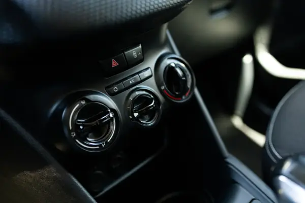 Peugeot 208 1.6 BlueHDi Style 17