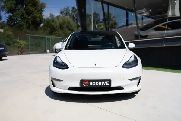 Tesla Model 3 Long-Range Dual Motor AWD 3