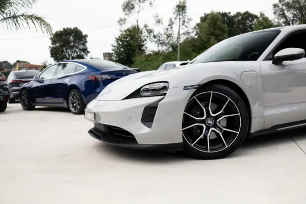 Porsche Taycan Sport Turismo Outro 9