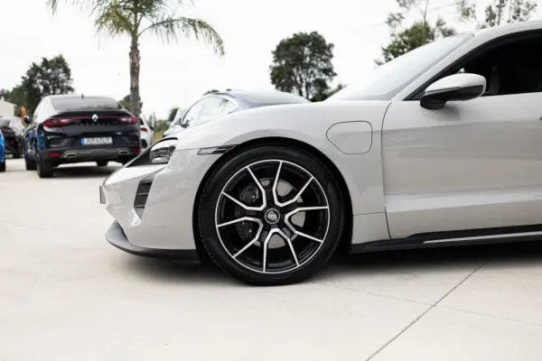 Porsche Taycan Sport Turismo Outro 19