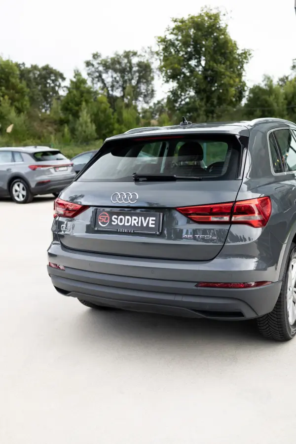 Audi Q3 45 TFSIe S tronic 32