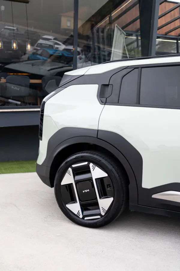 Kia EV3 81.4 kWh Tech 27