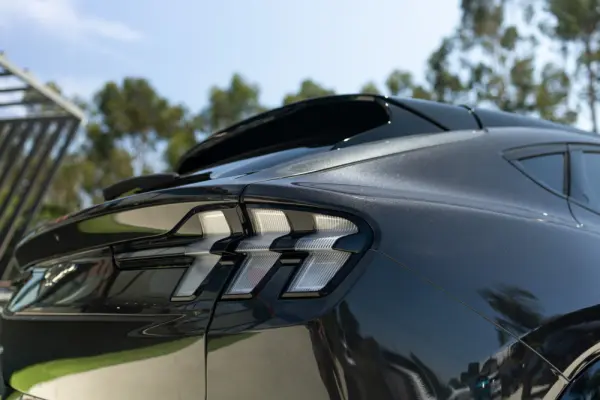 Ford Mustang Mach-E 75.7 kWh Premium AWD 14