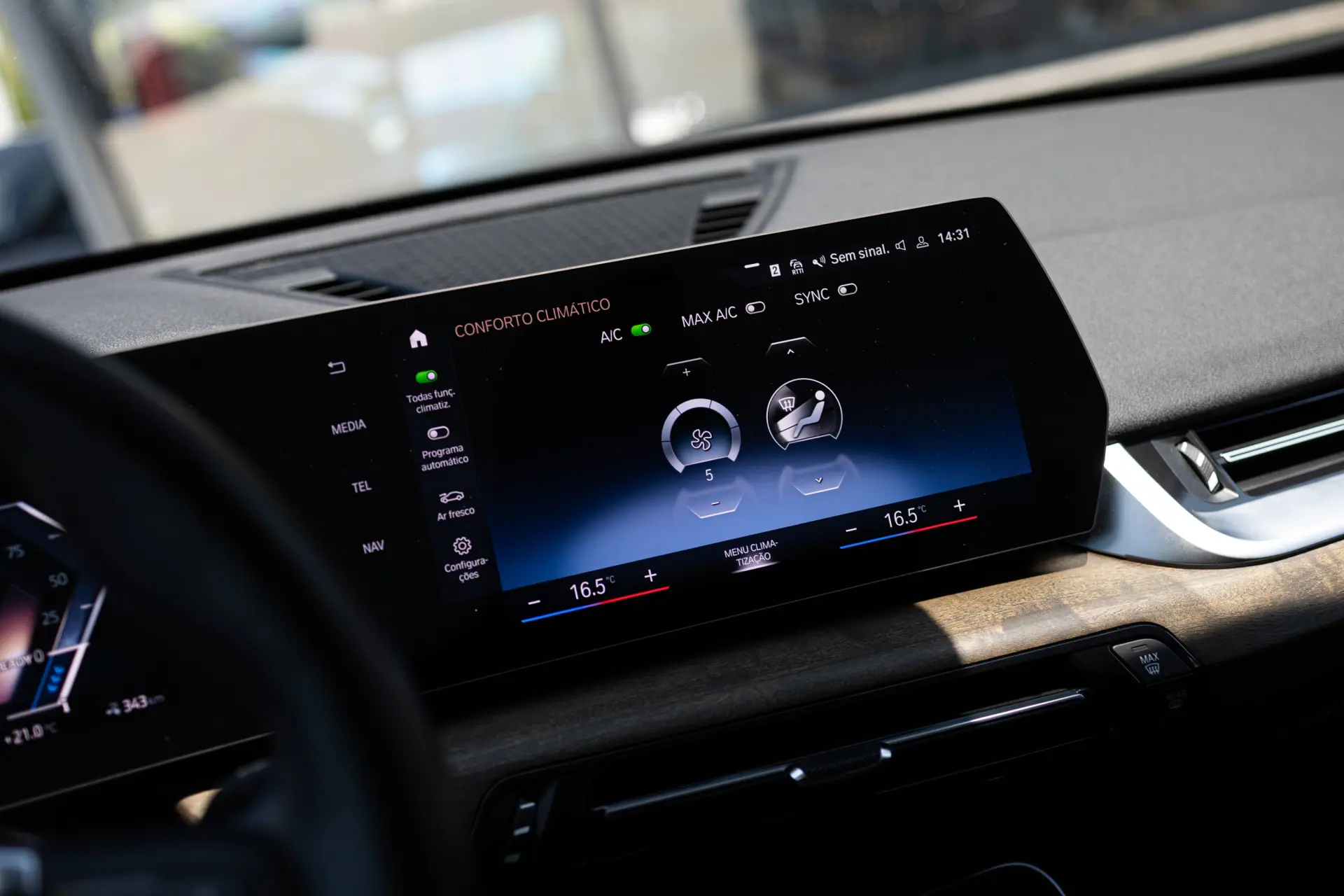 BMW iX1 xDrive30 xLine 10
