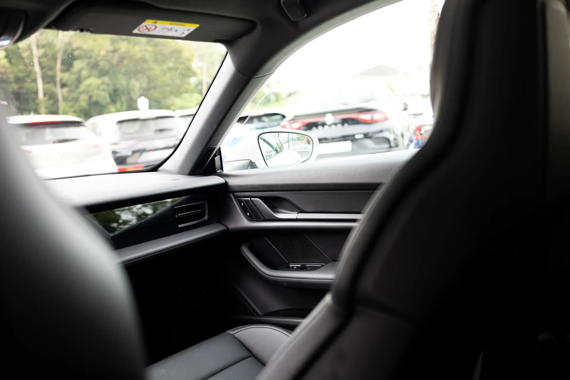 Porsche Taycan Sport Turismo Outro 30