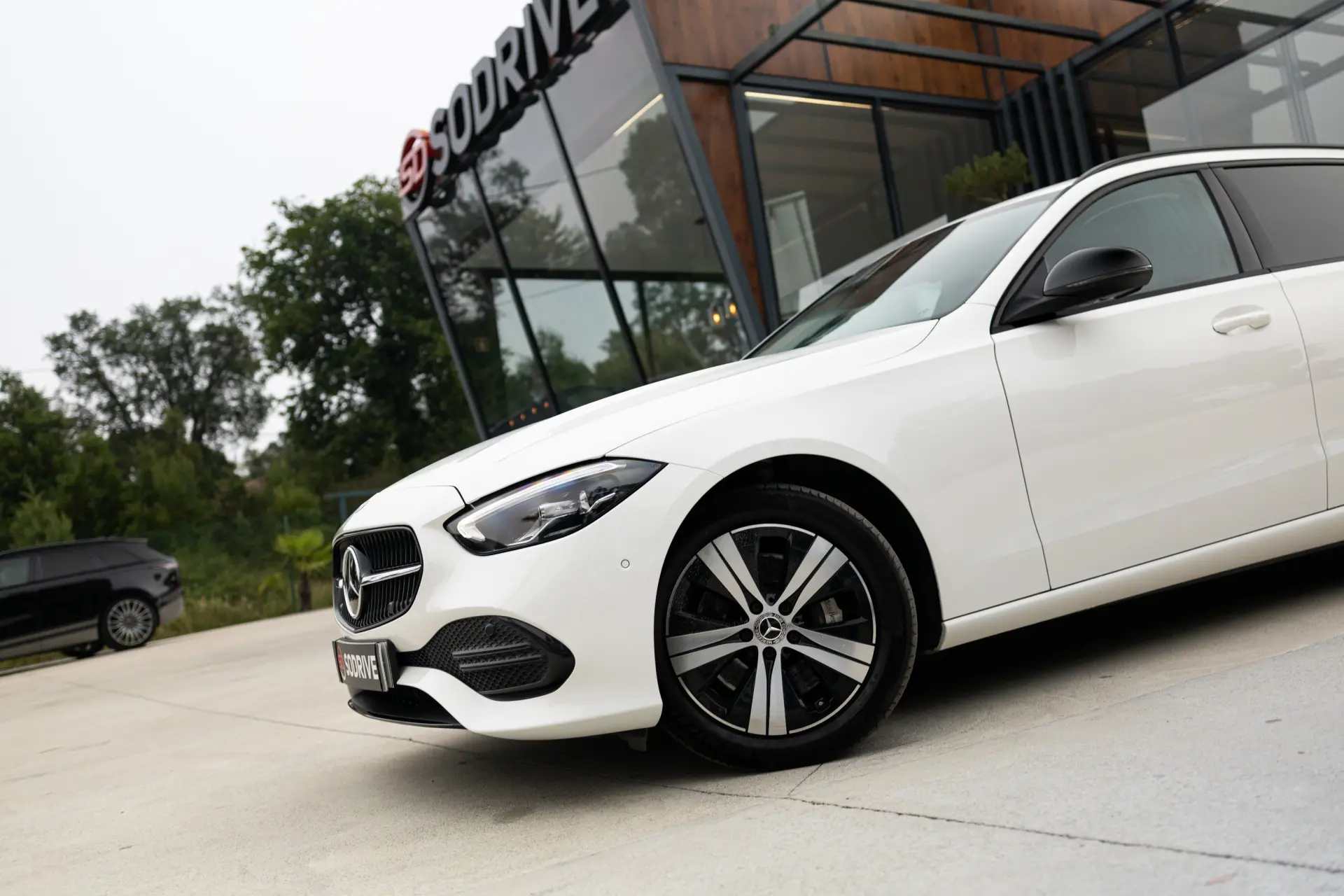 Mercedes-Benz C 300 e Avantgarde 23