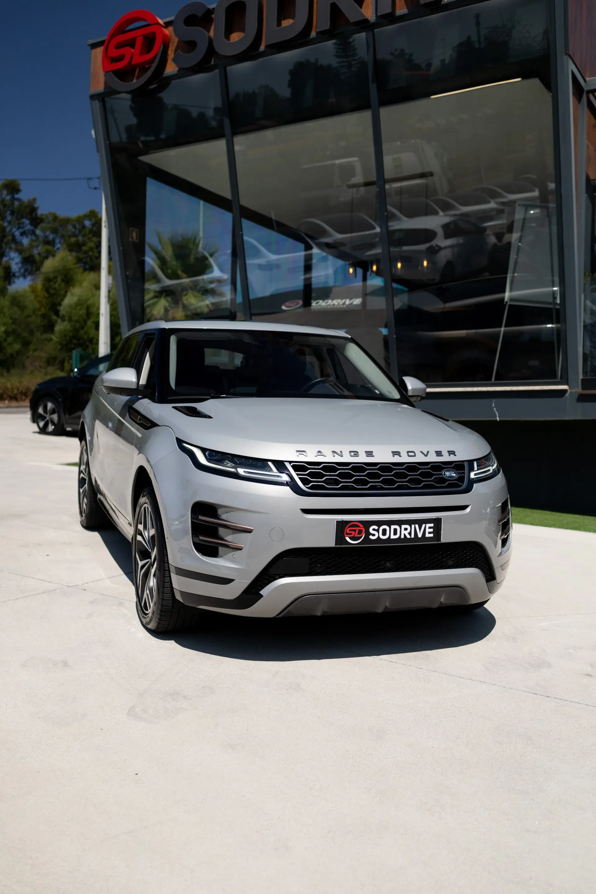 Land Rover Range Rover Evoque P300e R-Dynamic HSE 18
