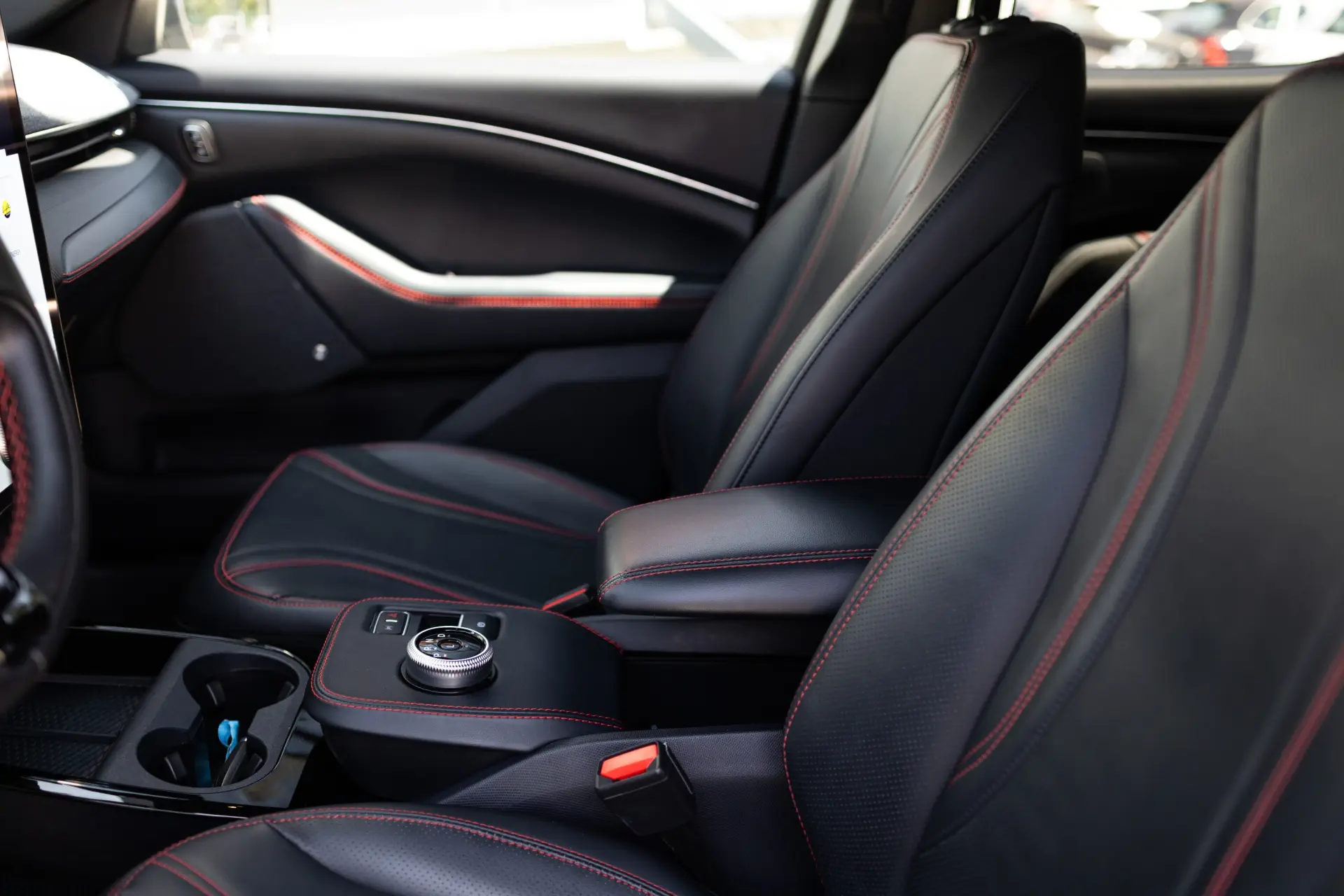 Ford Mustang Mach-E AWD PREMIUM 14
