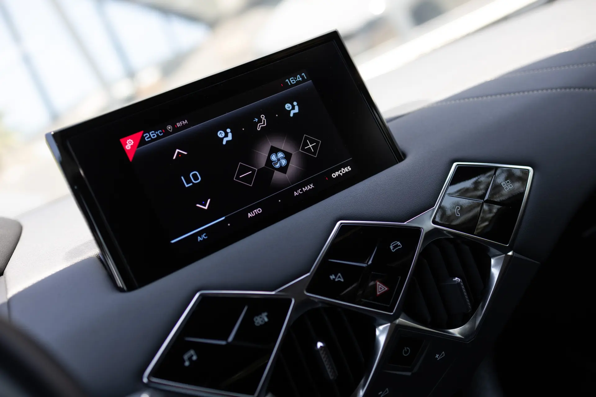 DS DS3 Crossback E-Tense Performance Line 7