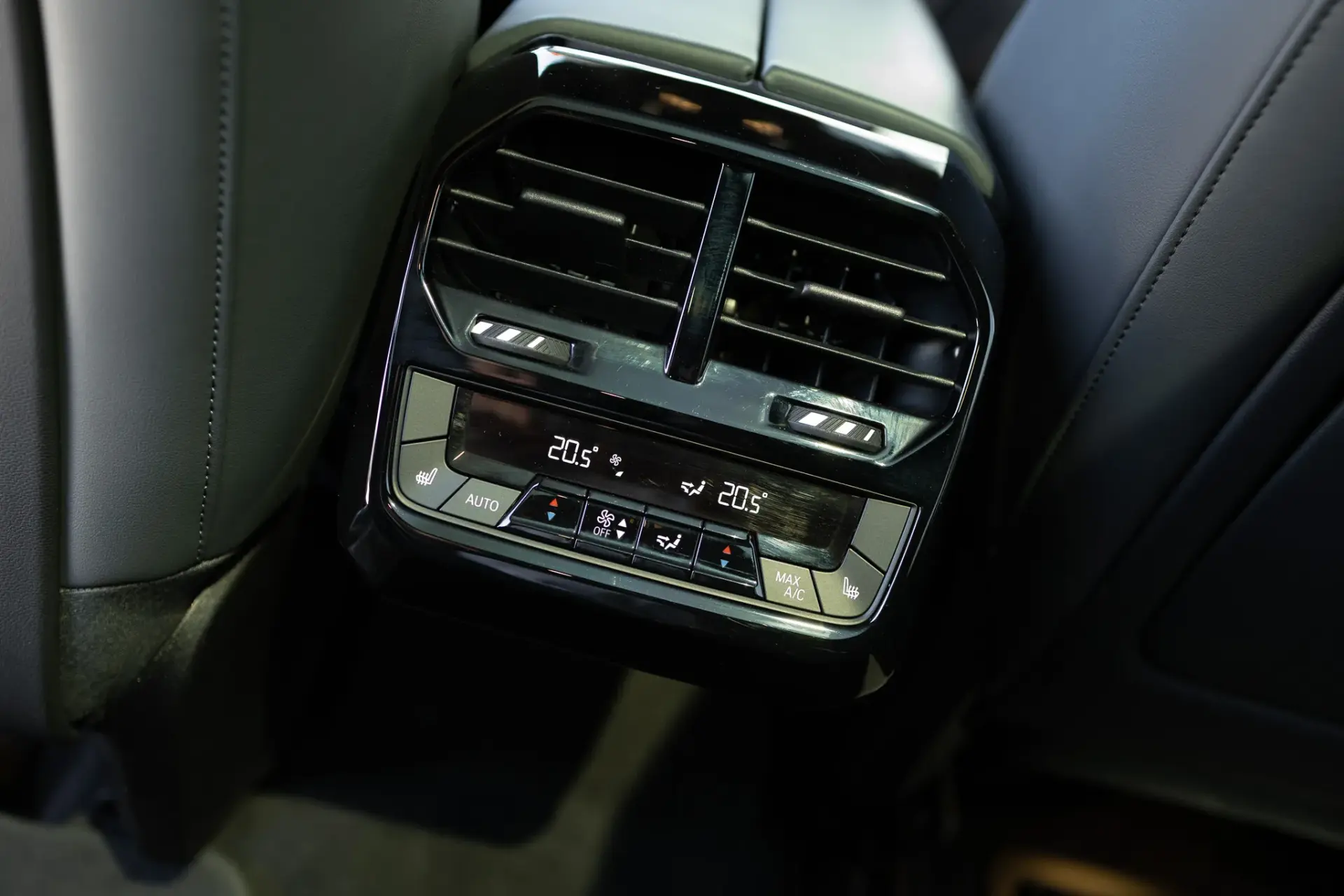 BMW iX xDrive 40 Pack Desportivo 31