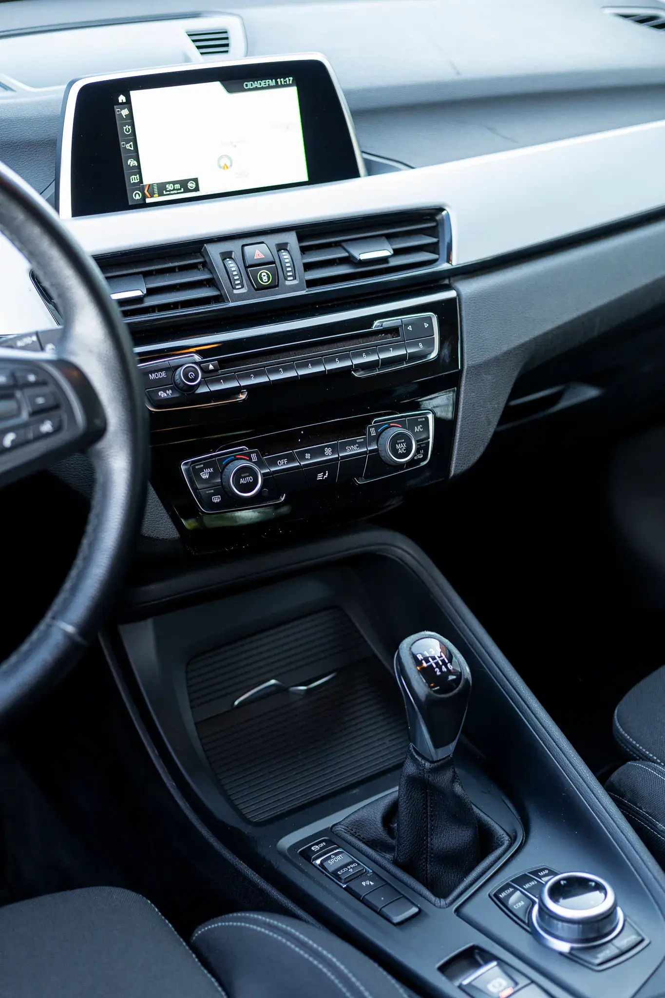BMW X1 16 d sDrive Advantage 24