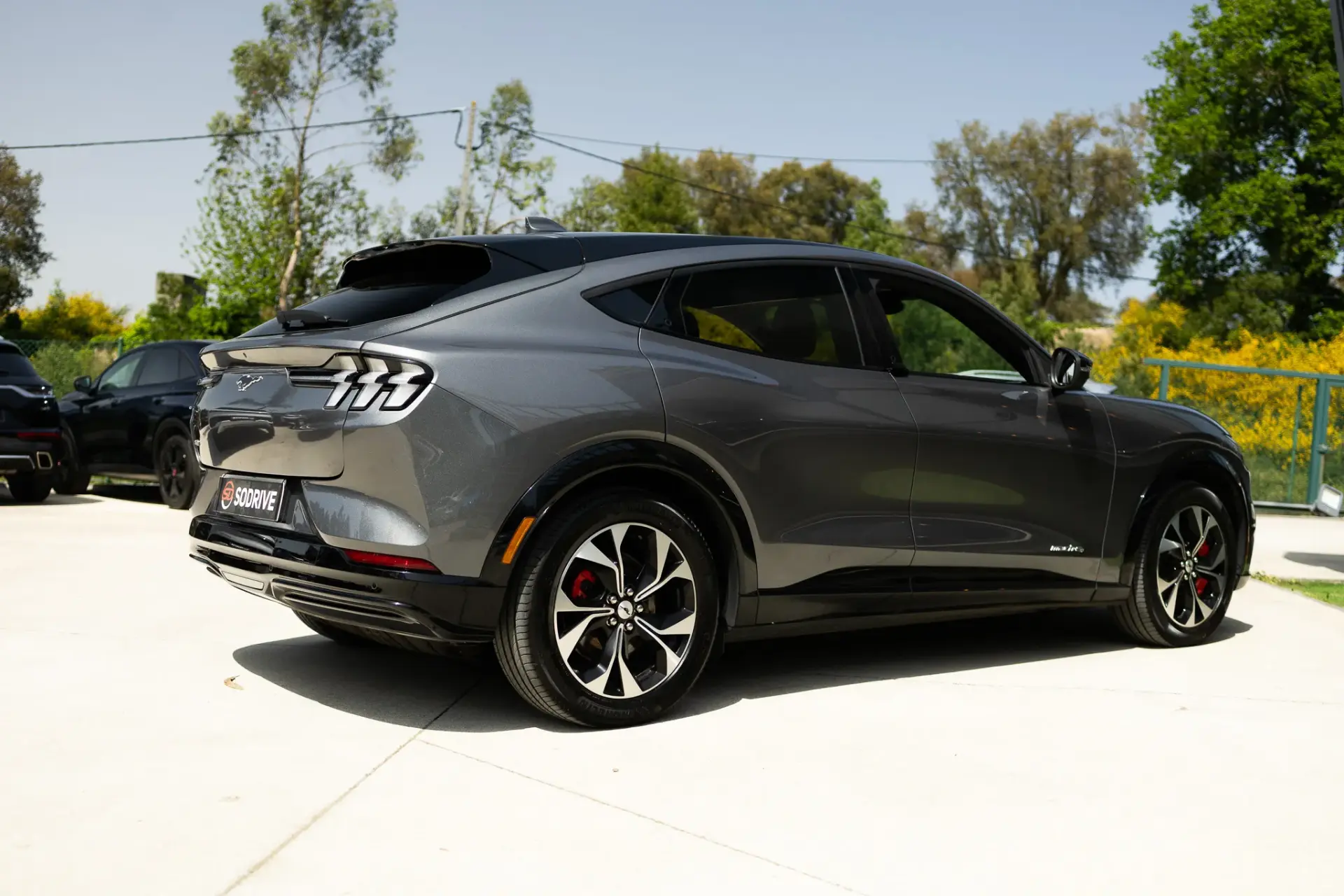 Ford Mustang Mach-E 75.7 kWh Premium AWD 30