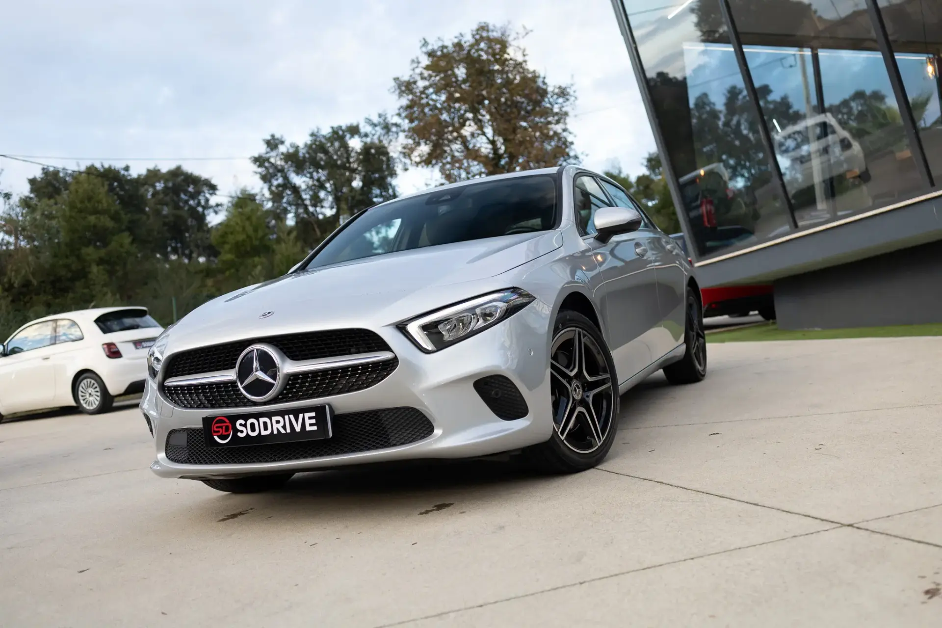 Mercedes-Benz A 250 e Progressive 5