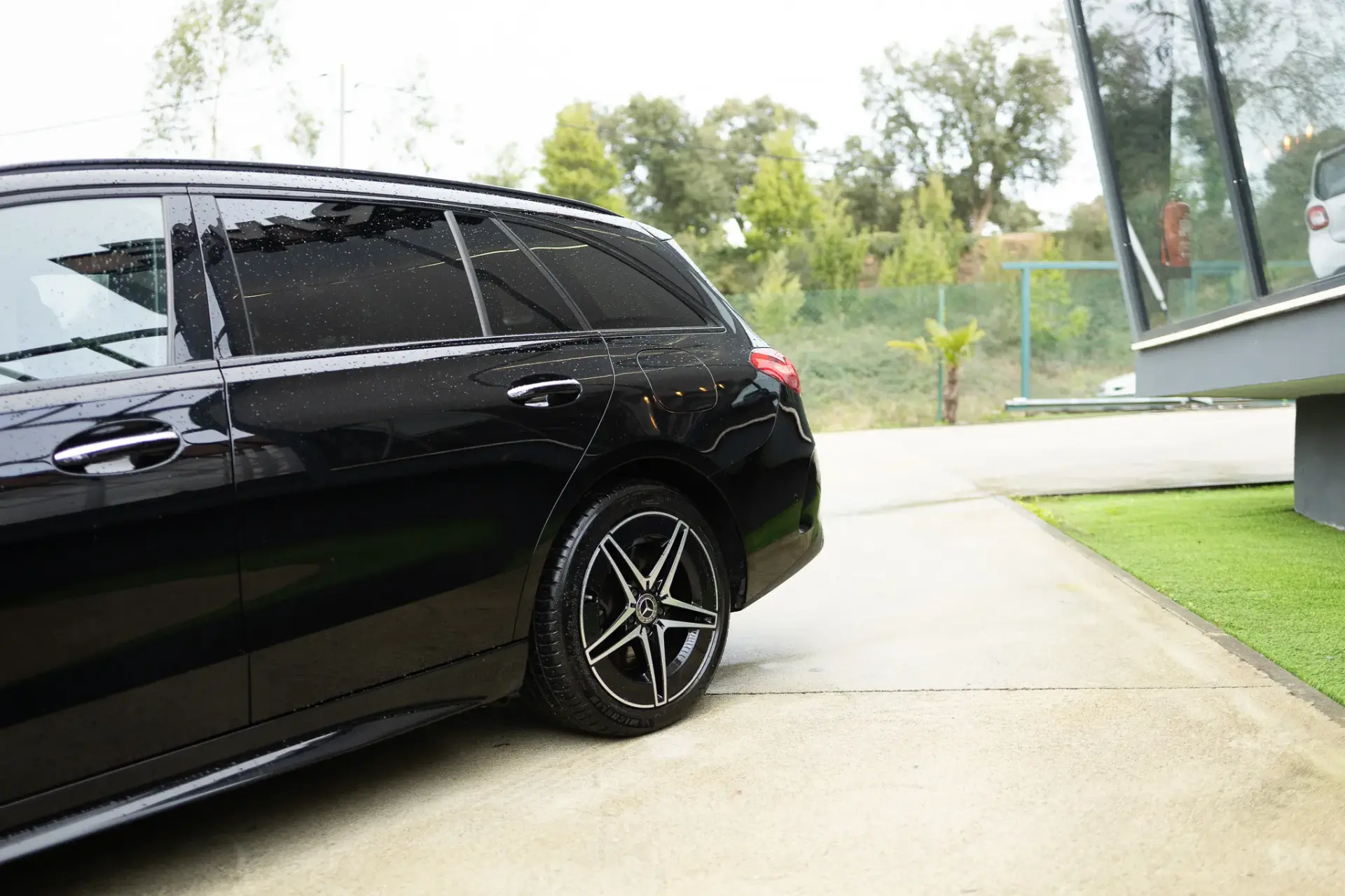 Mercedes-Benz C 300 e AMG Line 13
