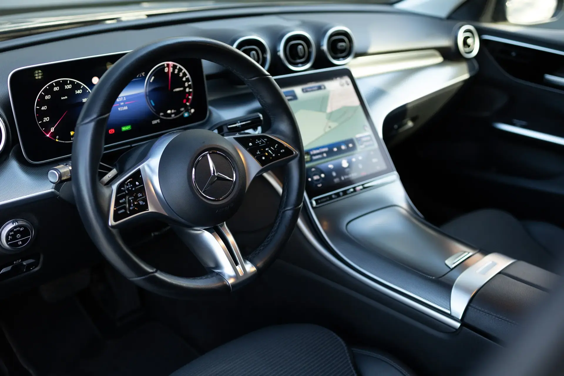 Mercedes-Benz C 300 e Avantgarde 27