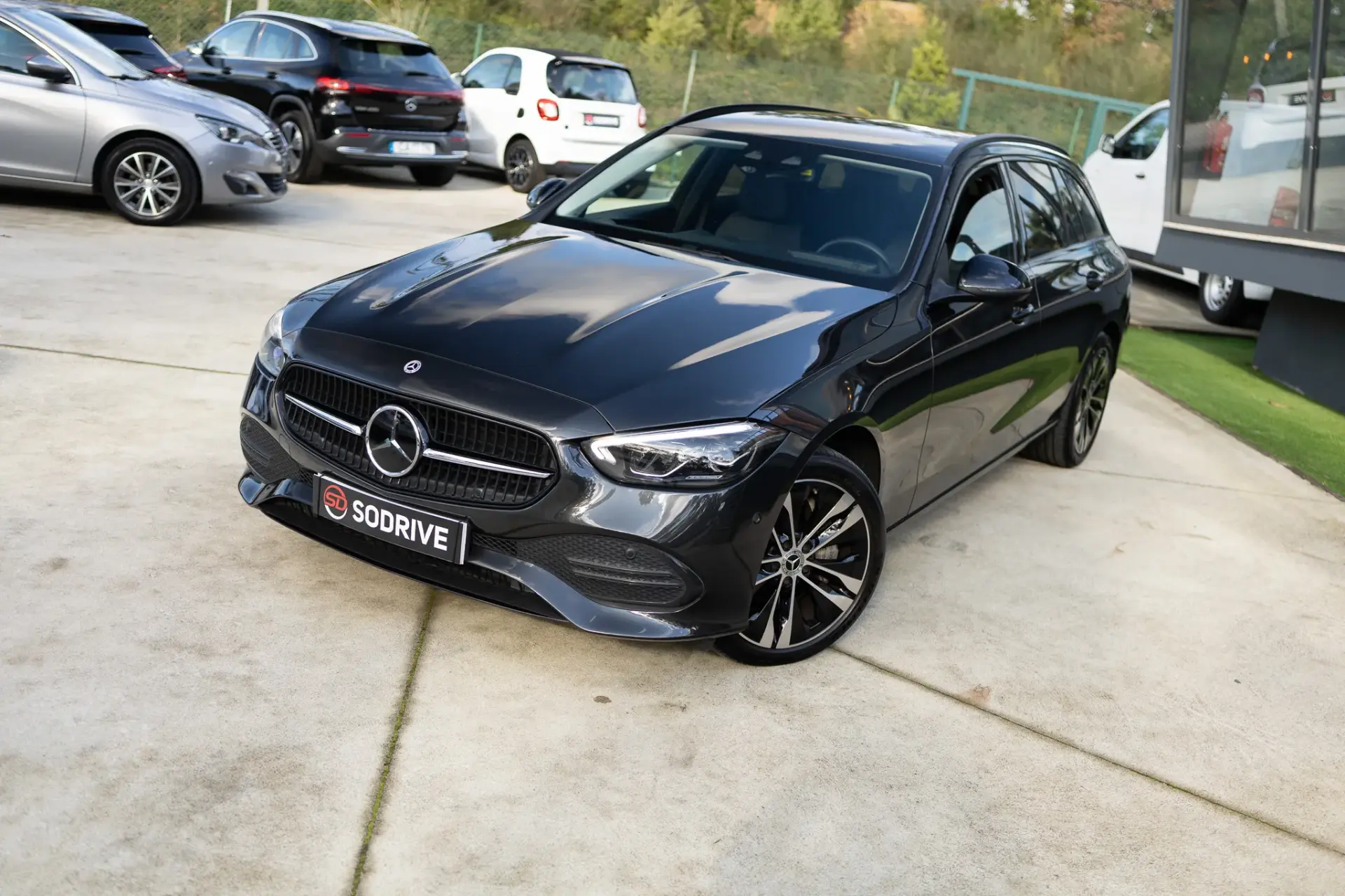 Mercedes-Benz C 300 e Avantgarde 36