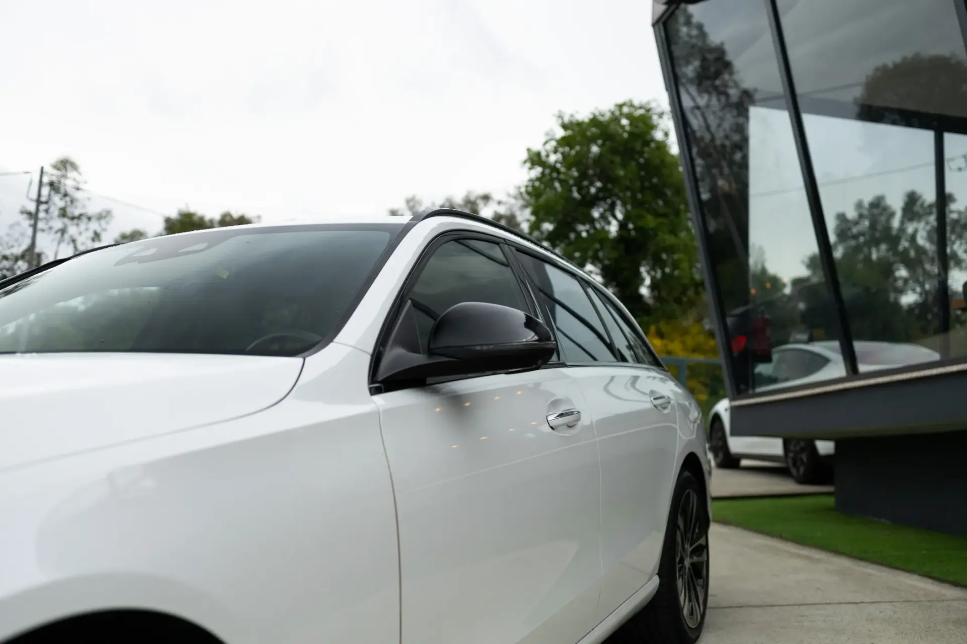 Mercedes-Benz C 300 e Avantgarde 12