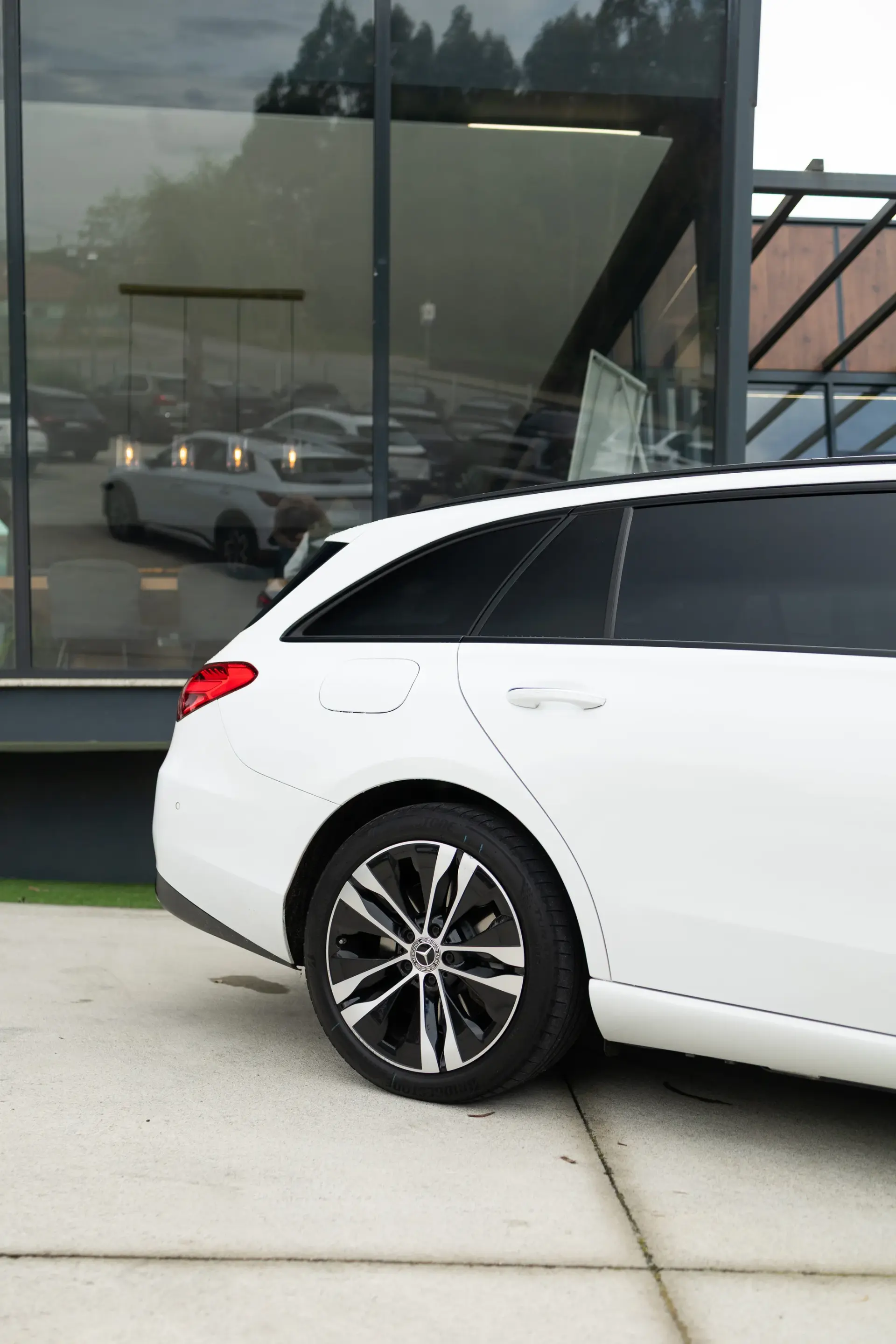 Mercedes-Benz C 300 e Avantgarde 17