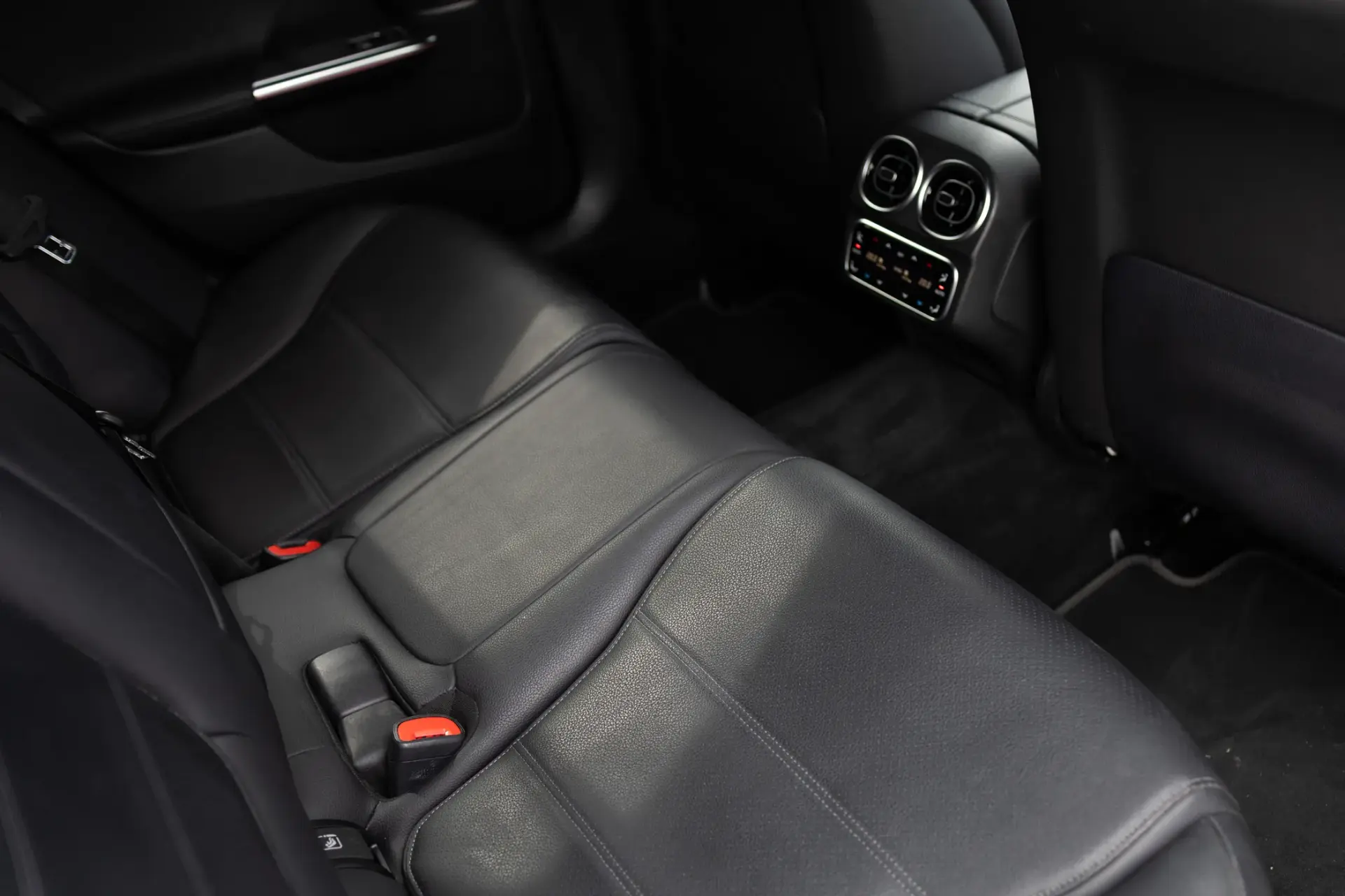 Mercedes-Benz C 300 e Avantgarde 22