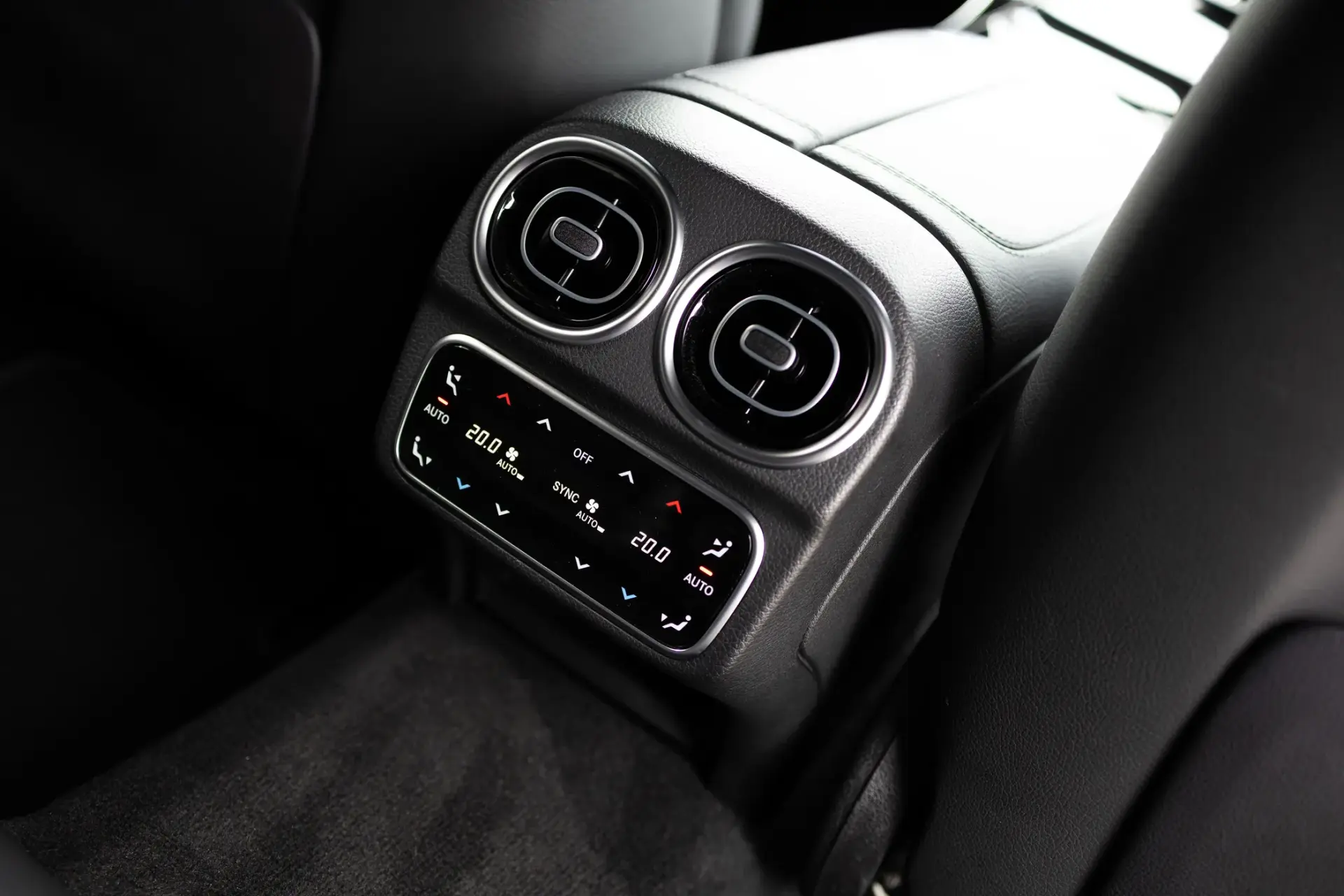 Mercedes-Benz C 300 e Avantgarde 24