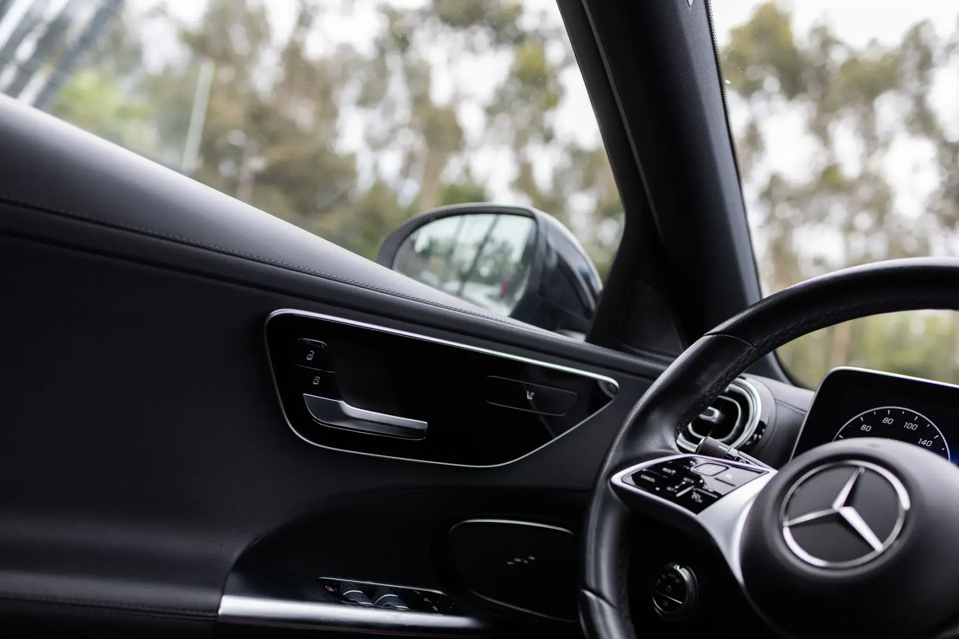 Mercedes-Benz C 300 e Avantgarde 28