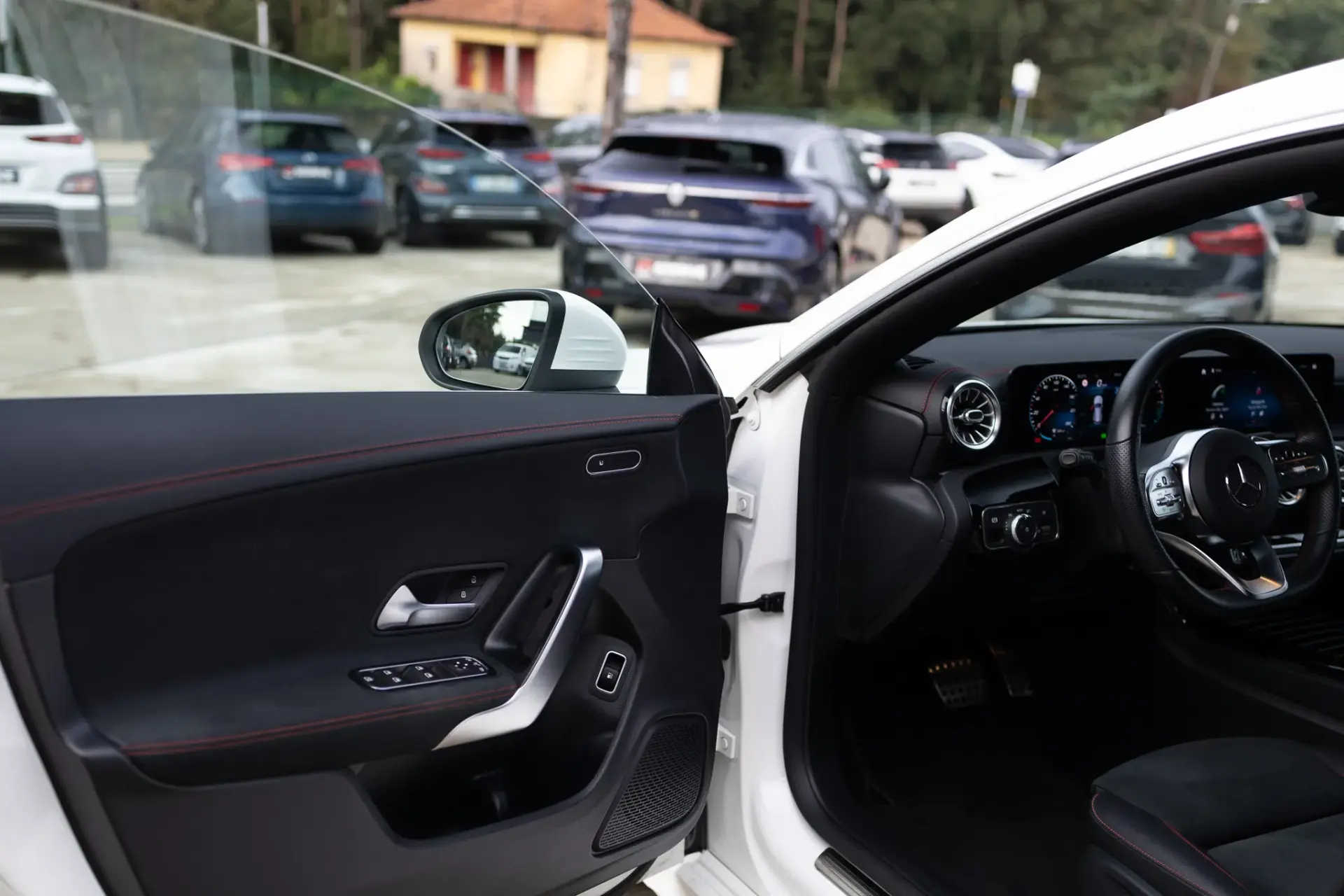 Mercedes-Benz CLA 250 e Shooting Brake AMG Line 12
