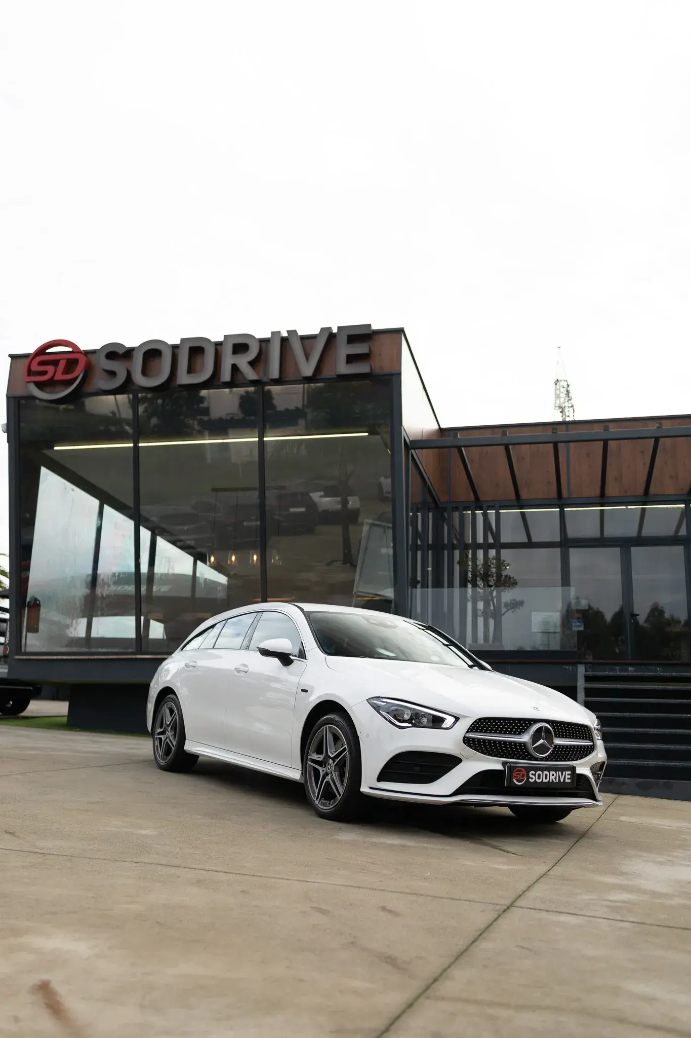 Mercedes-Benz CLA 250 e Shooting Brake AMG Line 17