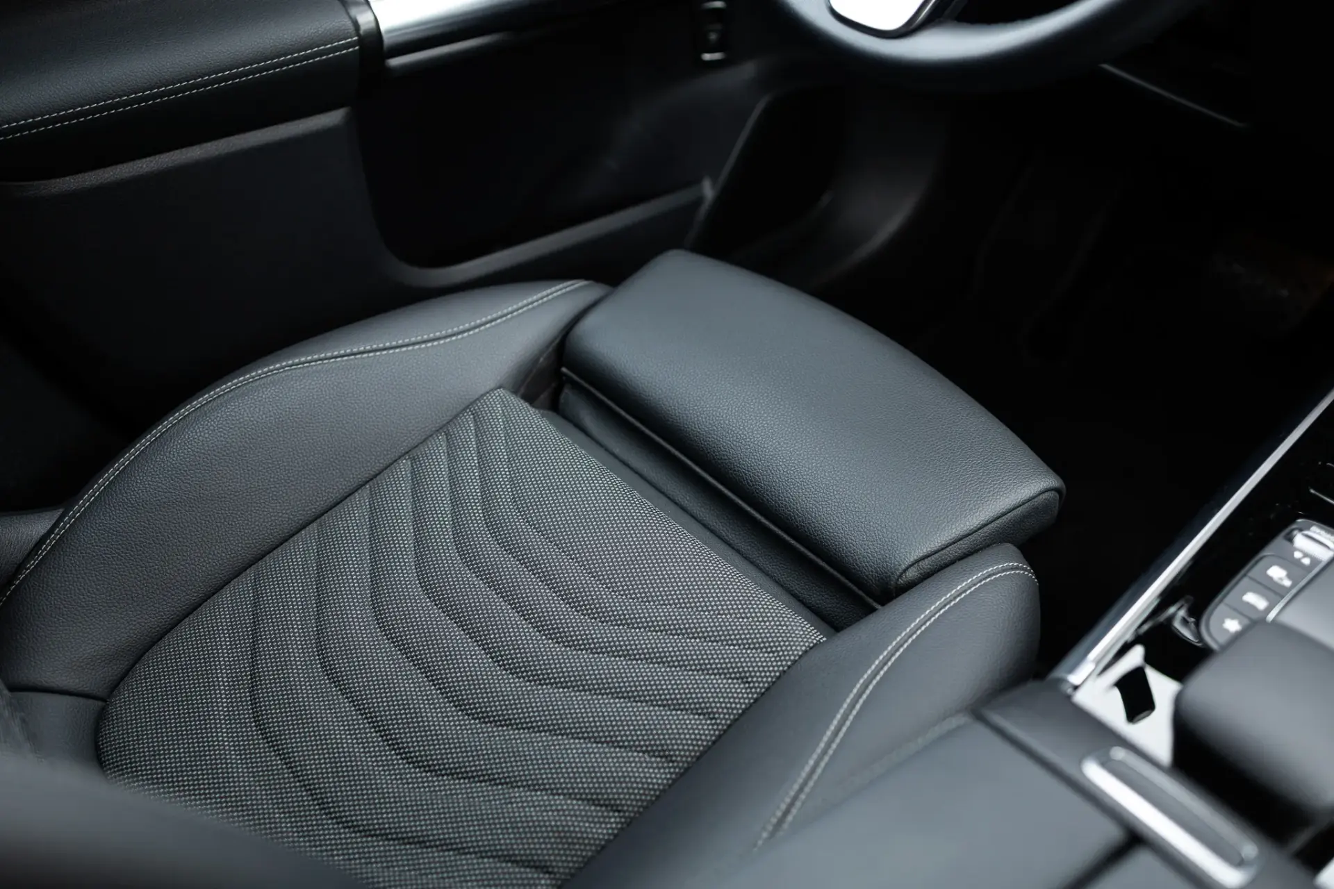 Mercedes-Benz EQA 300 4Matic Progressive 37