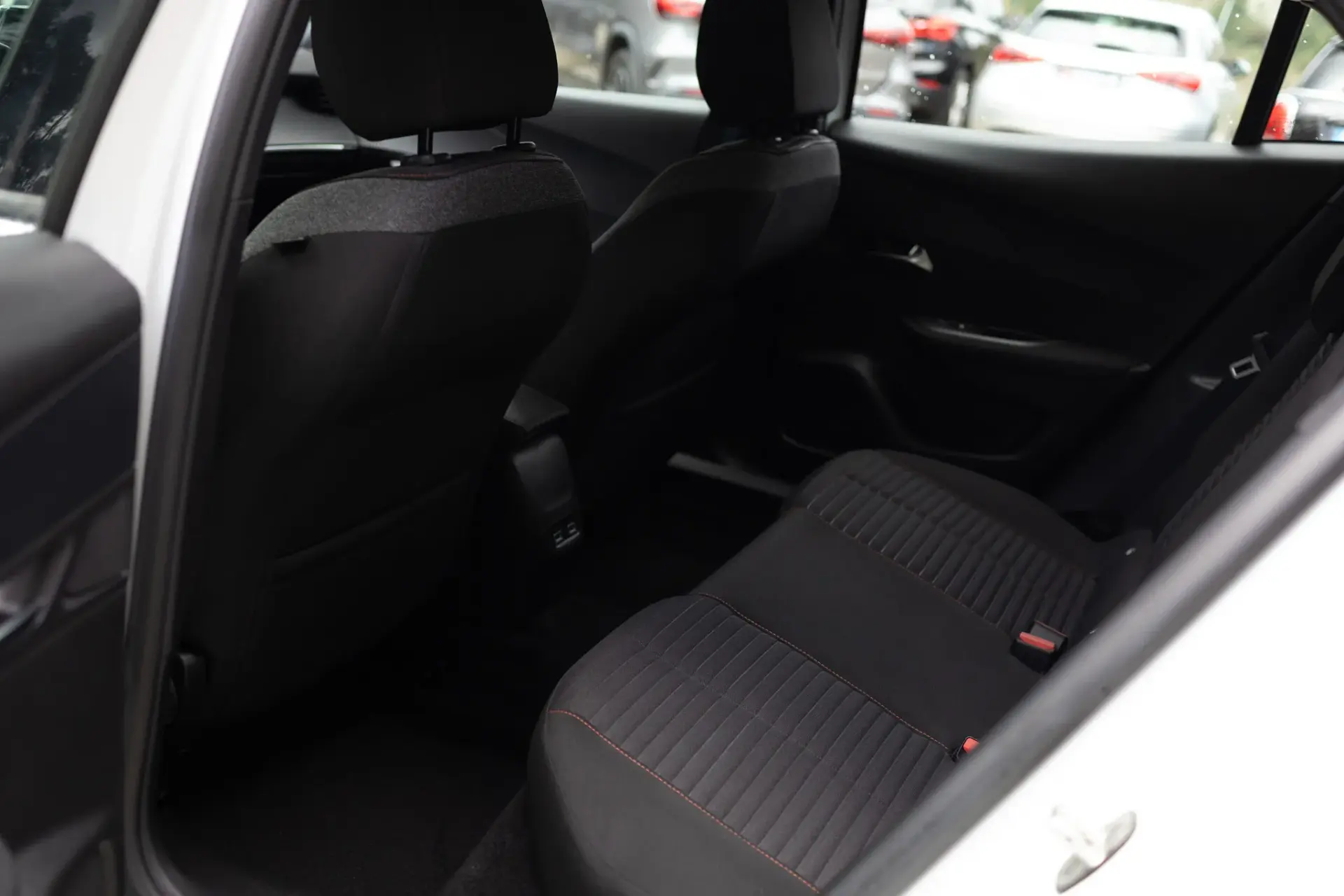 Peugeot e-2008 Active 11