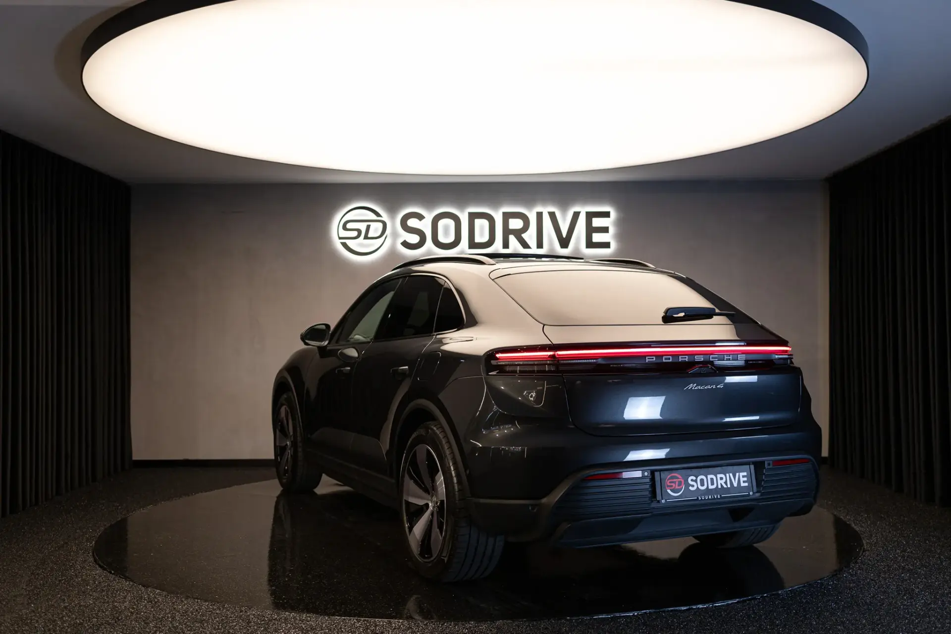 Porsche Macan Electric 4 3