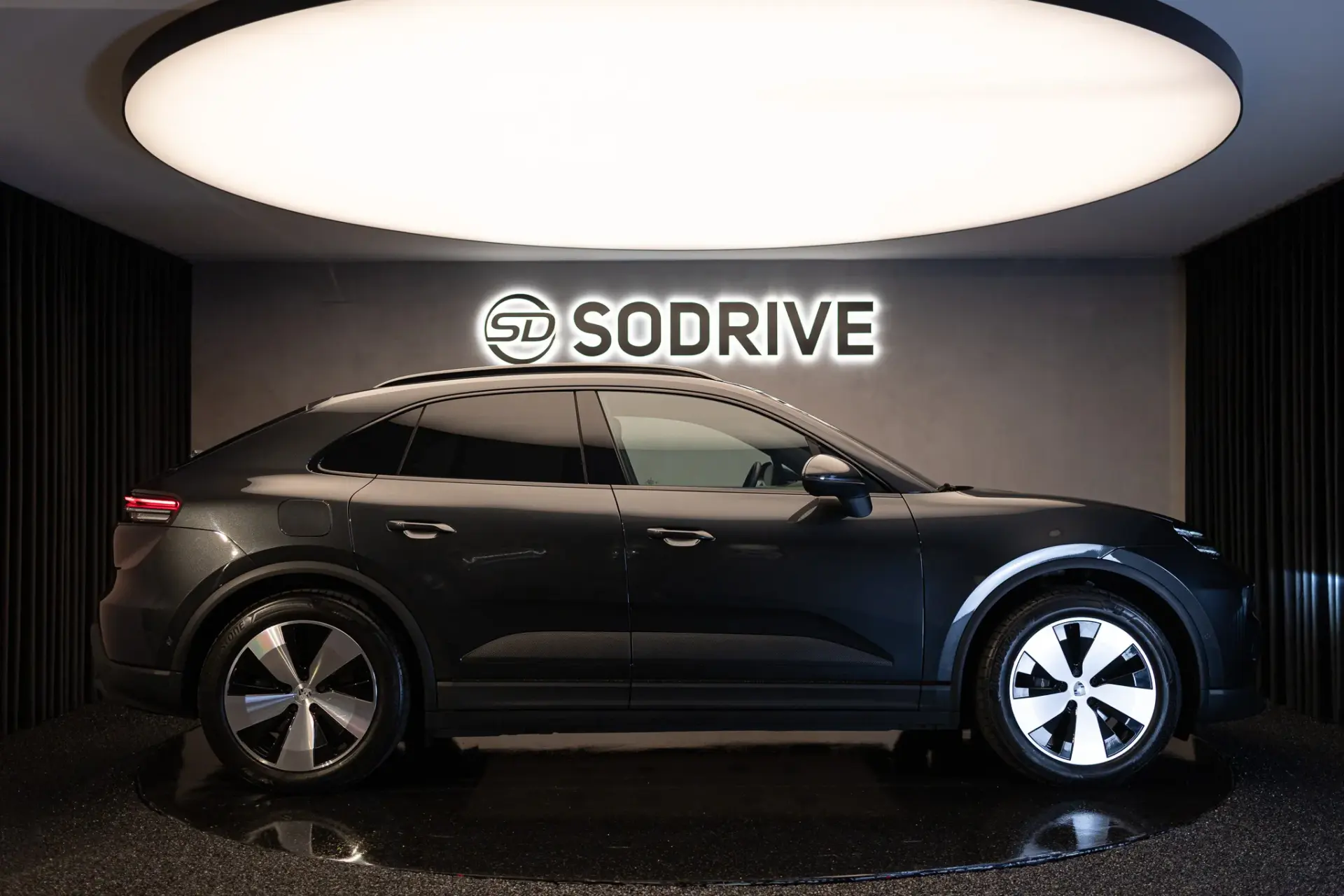 Porsche Macan Electric 4 4