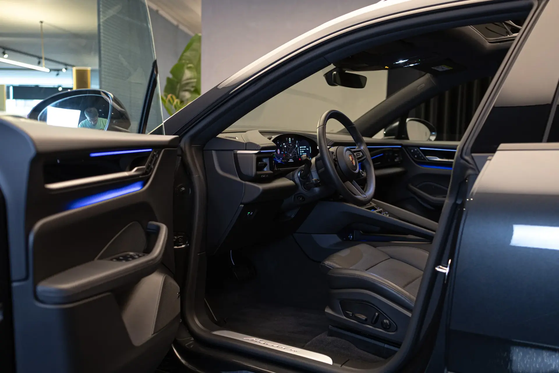 Porsche Macan Electric 4 18