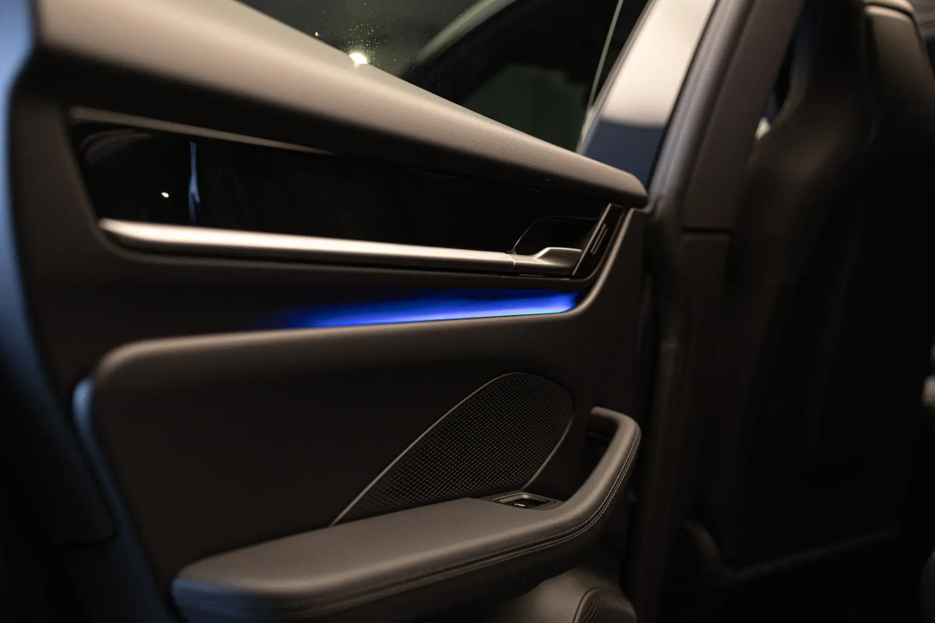 Porsche Macan Electric 4 20