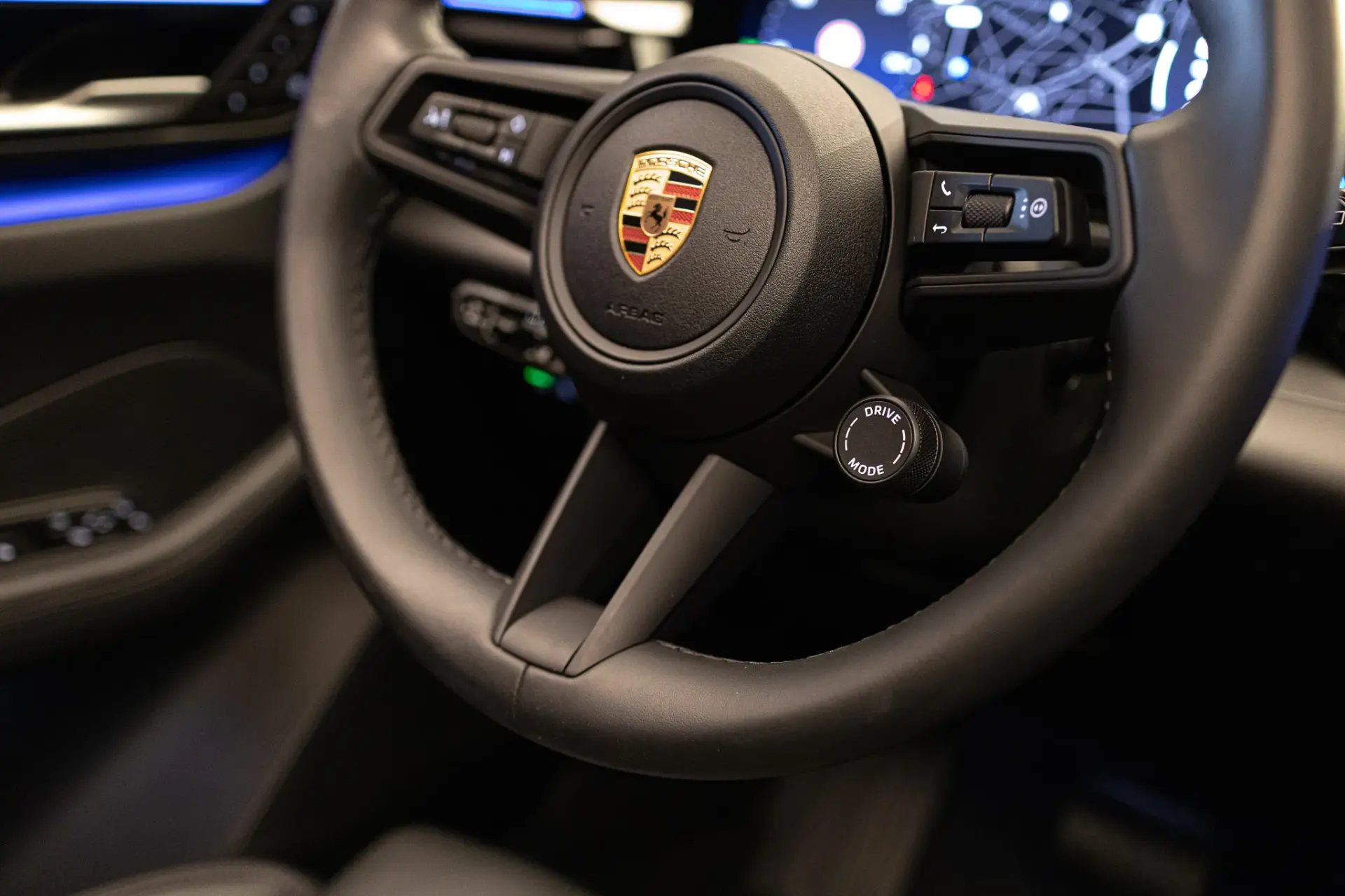 Porsche Macan Electric 4 24