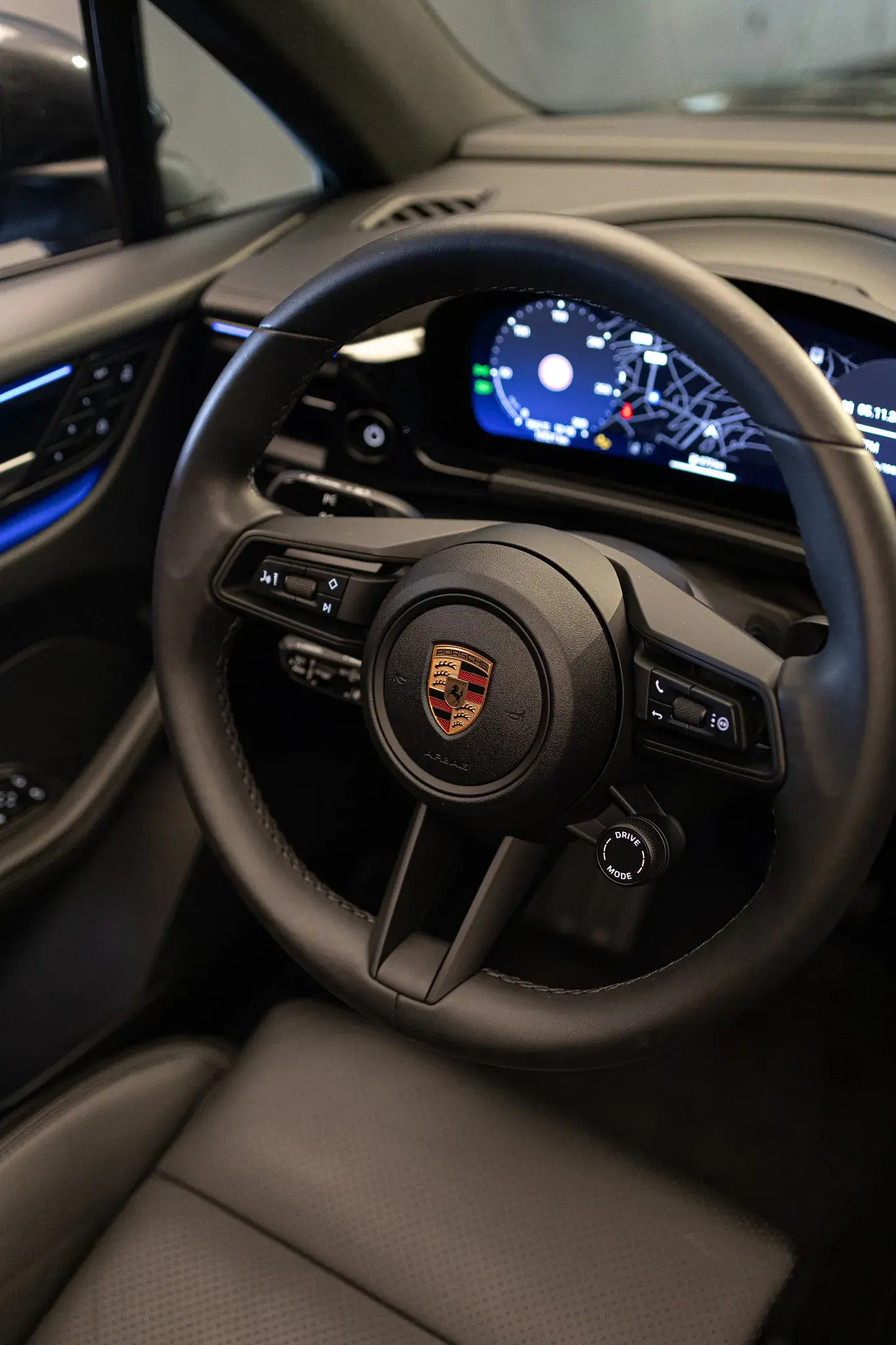 Porsche Macan Electric 4 26